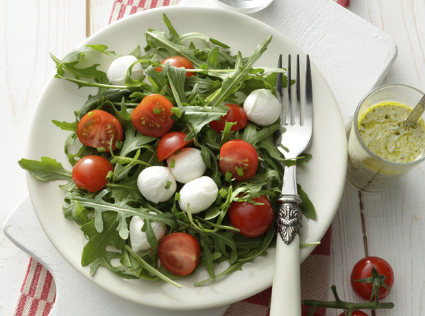 Фото №6 - 5 изумительно простых и вкусных салатов с рукколой