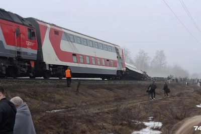 Поезд Москва-Челябинск сошёл с рельсов: пассажирам вернут деньги
