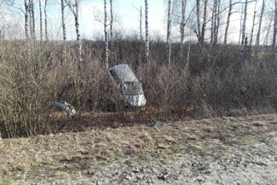 В Хлевенском районе иномарка перевернулась, есть погибшая