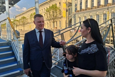 Глава комитета по межнациональным отношениям встретился с ансамблем «Нефес»