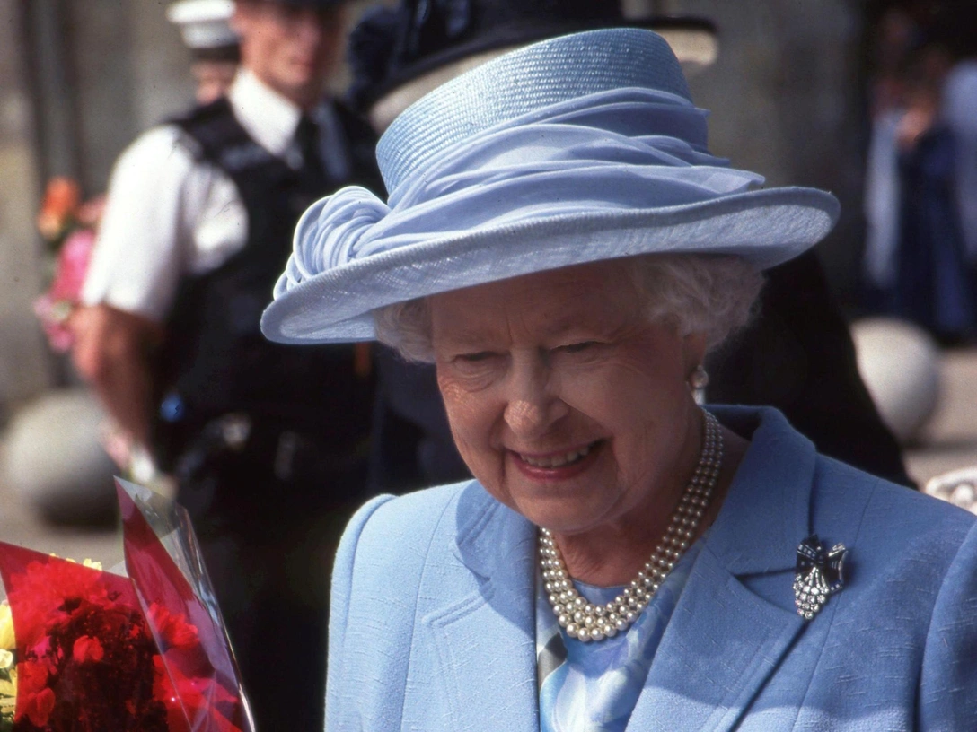 Королева в поместье Бродлендс, Ромси, 8 июня 2007 | marieclaire.ru