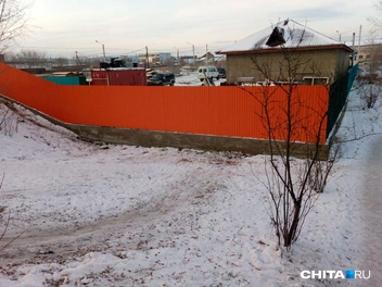 Таким забор стал после окончания работ  | Источник: очевидец 