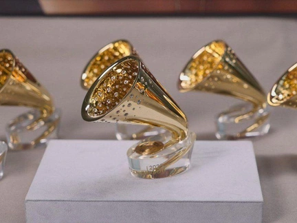 Юбилейная статуэтка «Золотого Граммофона» теперь в кристаллах