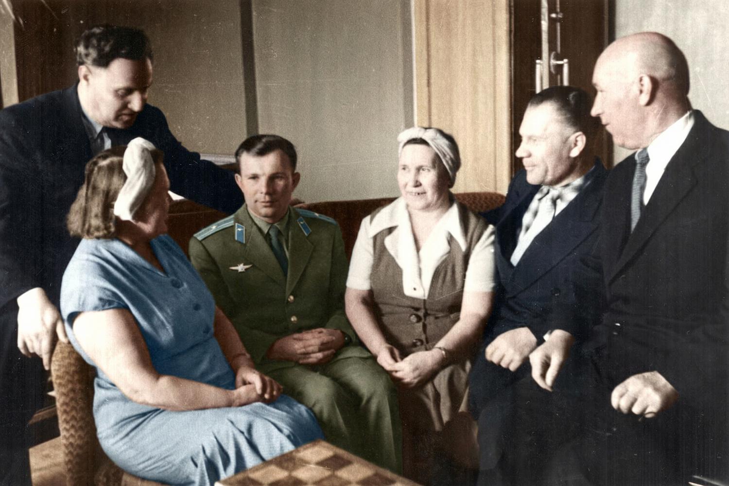 Интересно, каково это&nbsp;— беседовать с небожителем? Апрель 1961 года, Куйбышев. Снимок сделал фотограф «Волжской коммуны» А. Тихомиров