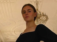 Близкие простились с 22-летней акробаткой Викторией Баландиной, погибшей при падении с аттракциона «Колесо смерти»