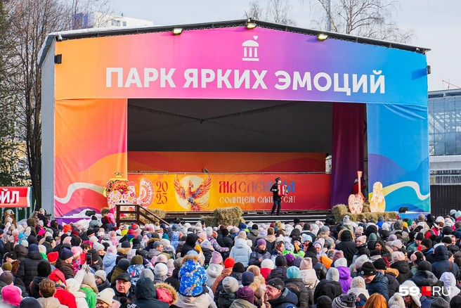 Раньше на сцене проводили мероприятия и власти, но теперь они хотят её снести | Источник: Тимофей Калмаков / 59.RU
