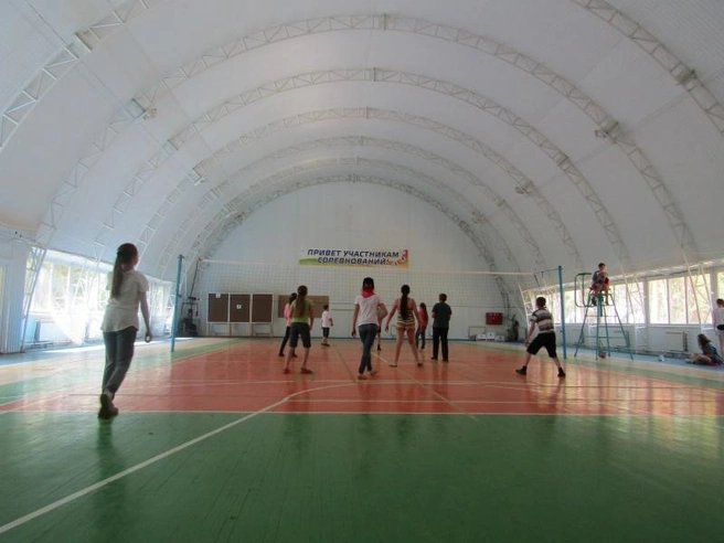 В программе лагеря есть спортивные мероприятия | Источник: Baza-strelnikova.ru