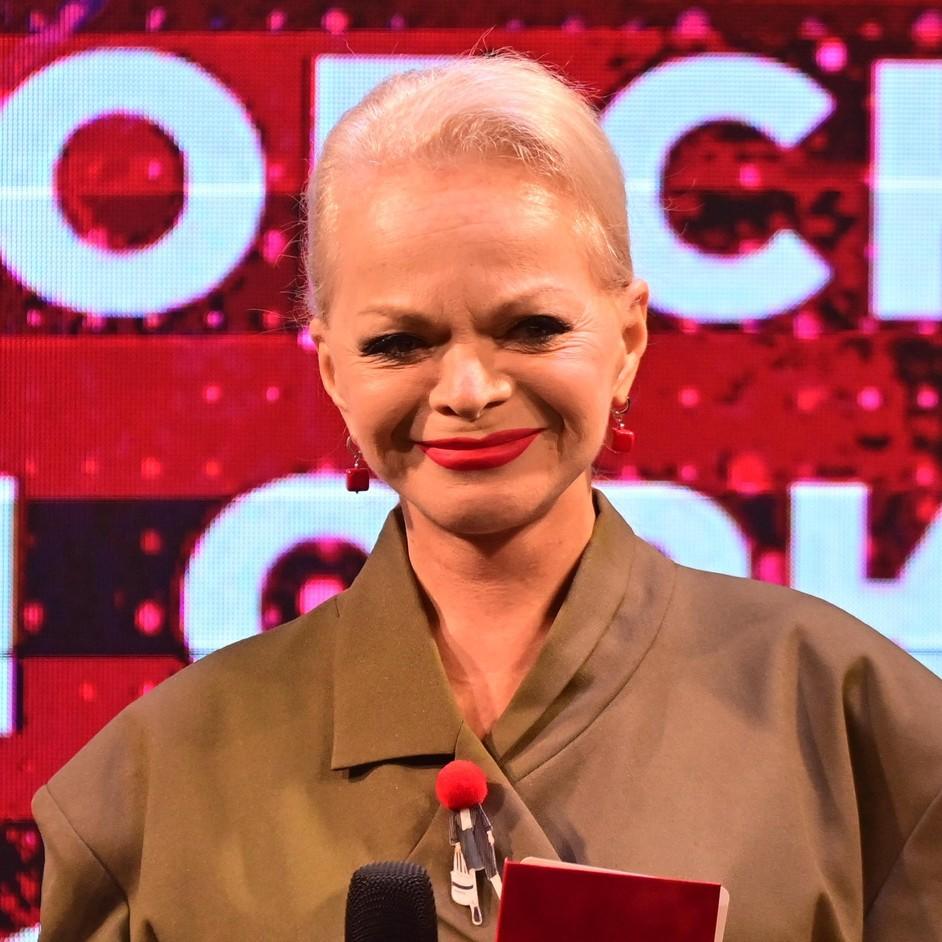 Началось принудительное выселение Ларисы Долиной из квартиры: на месте судебные приставы и адвокат Полины Лурье