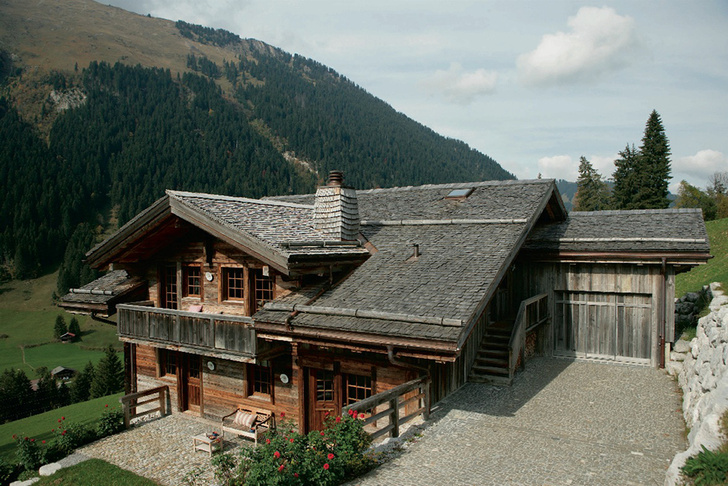 Дом XVI века в швейцарском городке Гштаад.