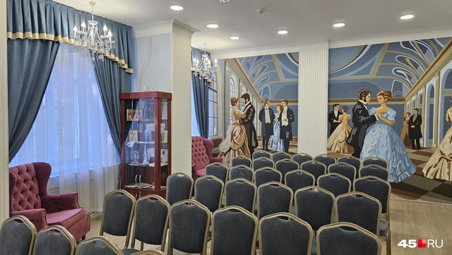 Бальный зал в библиотеке им. А. Пушкина | Источник: Дарья Никитченко / 45.RU