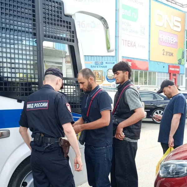 Во время рейда проверили 120 человек | Источник: УМВД по Екатеринбургу