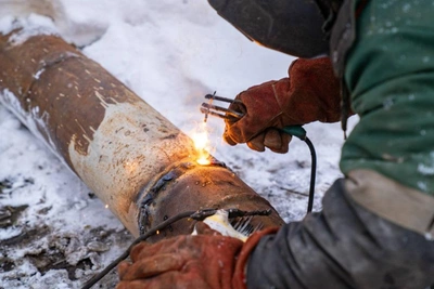 Ремонт аварийной трубы на Типанова завершен досрочно