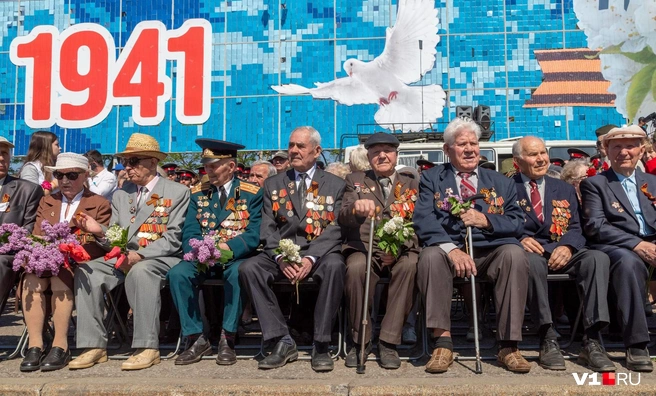 C каждым годом ветеранов Великой Отечественной войны становится всё меньше и меньше | Источник: Константин Завриков / V1.RU