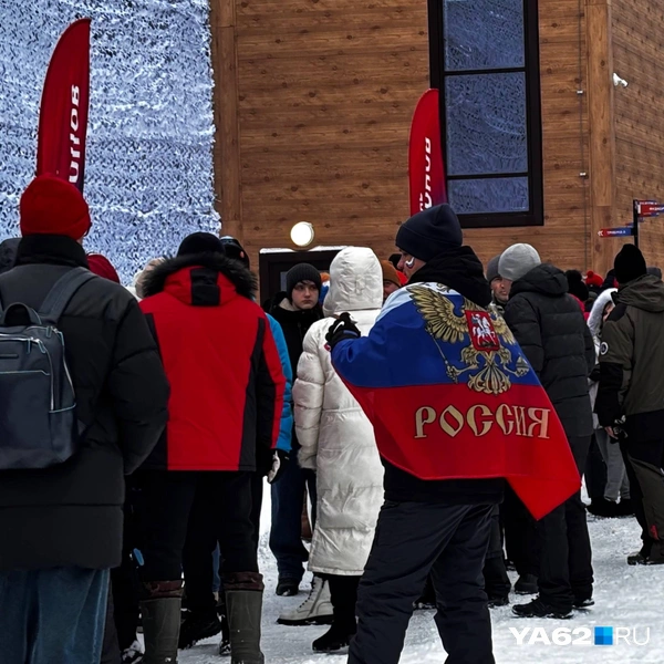 Такая очередь на трибуну "А" наблюдалась с 10 часов | Источник: Виктория Улитова / YA62.RU