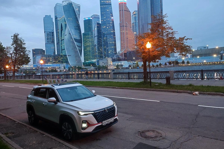 На этом фото почти видно панорамную крышу Changan CS35Plus. Раньше такие штуки ставили только на совсем дорогие модели | Источник: Changan Automobile Group