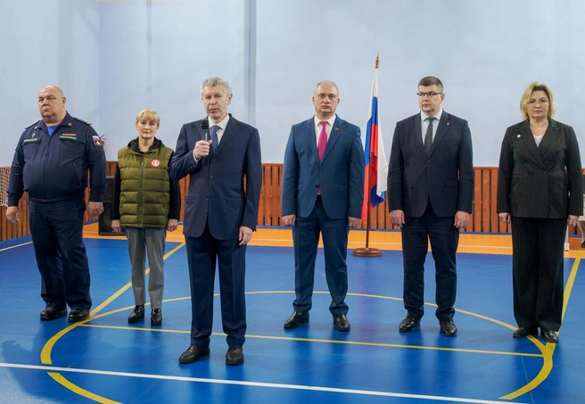 Очень важно воспитывать подрастающее поколение на примерах героев и великих деятелей России | Источник: пресс-служба ЧЭМК