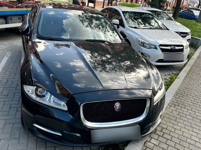 Если лихач не оплатит штрафы, Jaguar уйдет с молотка | Источник: пресс-служба судебных приставов Свердловской области