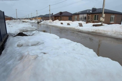 Тающий снег затопил поселок под Казанью