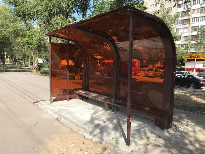 По 178 640 рублей стоили 55 остановочных павильонов одного типа и по 259 920 рублей 14 павильонов другого типа | Источник: читатели V1.RU