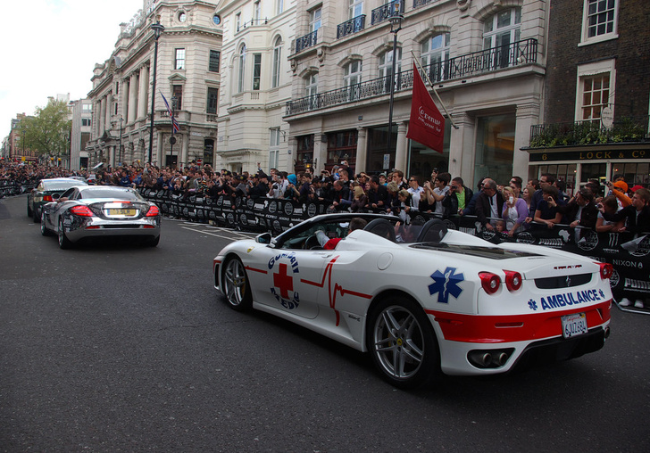 10 необычных профессий для Ferrari: скорая помощь, полиция и другие