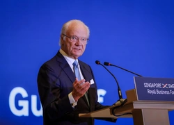 Король Швеции Карл XVI Густав объявил имя новорожденной внучки с ошибкой