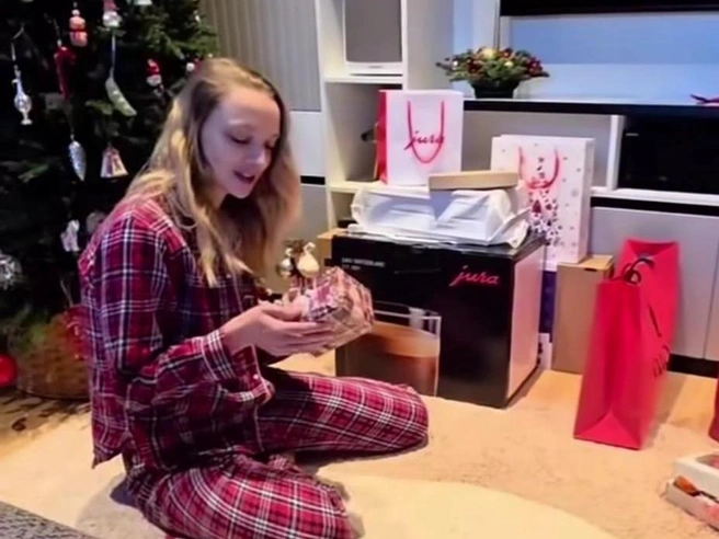 Екатерина Вилкова продемонстрировала процесс распаковки подарков | Источник: oldkavilochka / Instagram (экстремистская организация, деятельность запрещена на территории РФ)