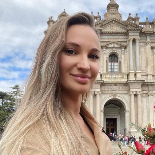 Отец Бурцевой, скончавшейся после увеличения ягодиц, раскрыл подробности гибели дочери: «У Юли произошел шок»