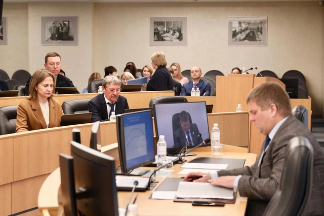 Депутаты высказались против сноса здания на Каролинского | Источник: дума Сургута / t.me