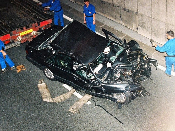 Автомобиль, в котором была принцесса Диана и Доди Аль-Файед, 1997 год