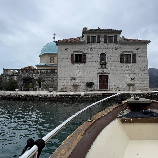 Лодочный тур на Богоматерь на Утесе | Источник: Габриелла Захарова / 26.RU