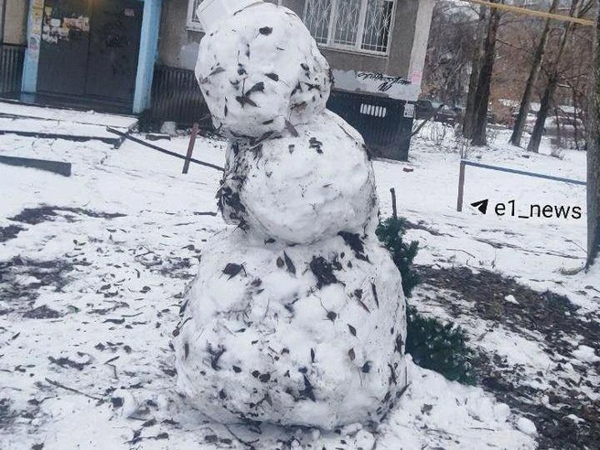 Эту фигуру перекосило, но она держится. | Источник: читатель E1.RU