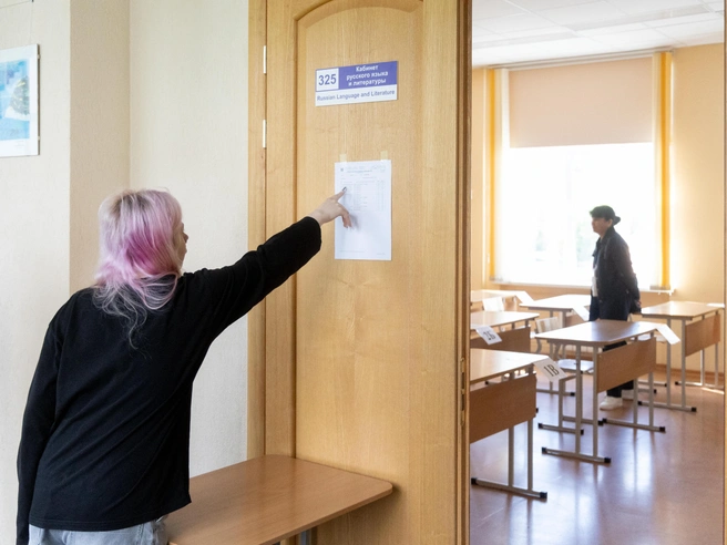 Списки с распределением по аудиториям вывесили на дверях | Источник: Владислав Лоншаков / E1.RU