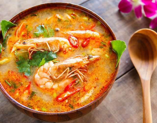 Классика Таиланда: самый простой рецепт супа том ям