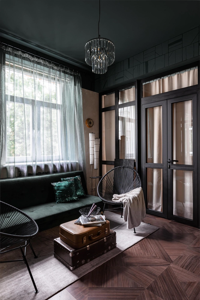 Диван-кушетка, Signal. Торшер, винтаж, Чехословакия, 1970-е. | Источник: Игорь Насветников. стиль: Ия Залазаева