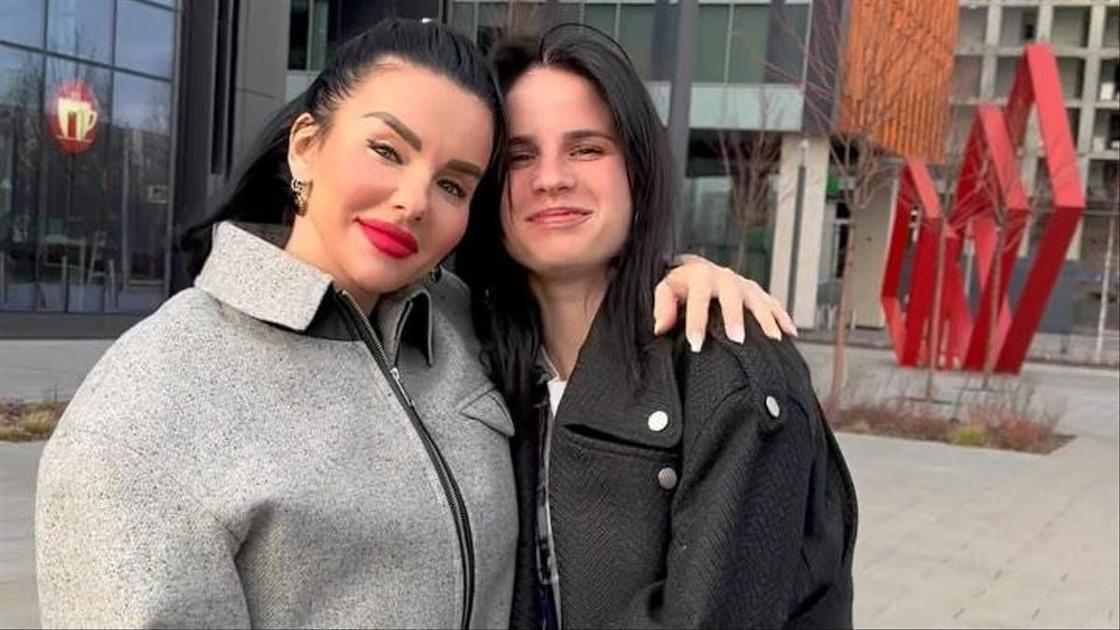 Как сегодня выглядит дочь Юлии Волковой&nbsp;&mdash; ей 21 и она протестует против сцены