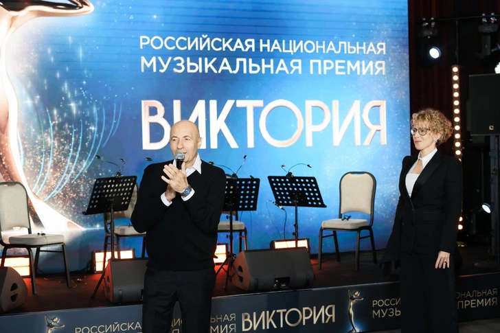 Игорь Крутой и ведущая вечера Яна Чурикова