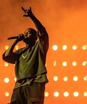 Бывший руководитель Yeezy заявил, что Канье Уэст подсел на «веселящий газ»