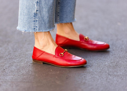 Безвкусно и нелепо: 7 моделей обуви, которые никогда нельзя надевать в офис (но вы это делаете)