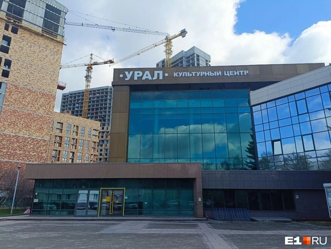 Музыканты, коллеги и ВИПы простились с легендой, подарившей Екатеринбургу «Ночь музыки» | Источник: Владислав Лоншаков / E1.RU