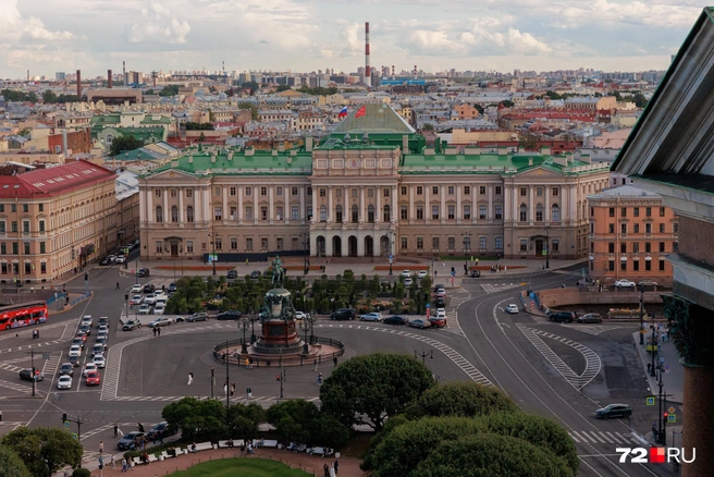 Исаакиевская площадь и памятник Николаю Первому | Источник: Ирина Шарова / 72.RU