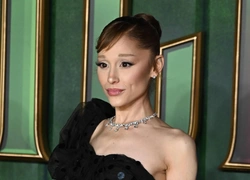 Пьерпаоло Пиччоли представил первую кутюрную работу для Balenciaga — музой стала Ариана Гранде