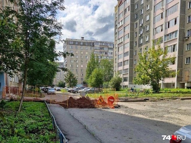 Самое неприятное зрелище для жителей — брошенные «раскопки» | Источник: читатель 74.RU