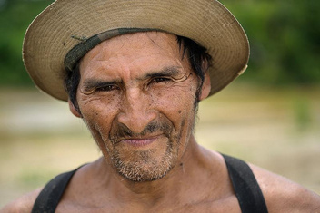 Тяжелый труд старателей: как в джунглях Перу добывают золото
