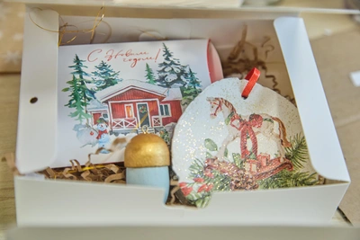 12 бюджетных подарков коллеге на Новый год