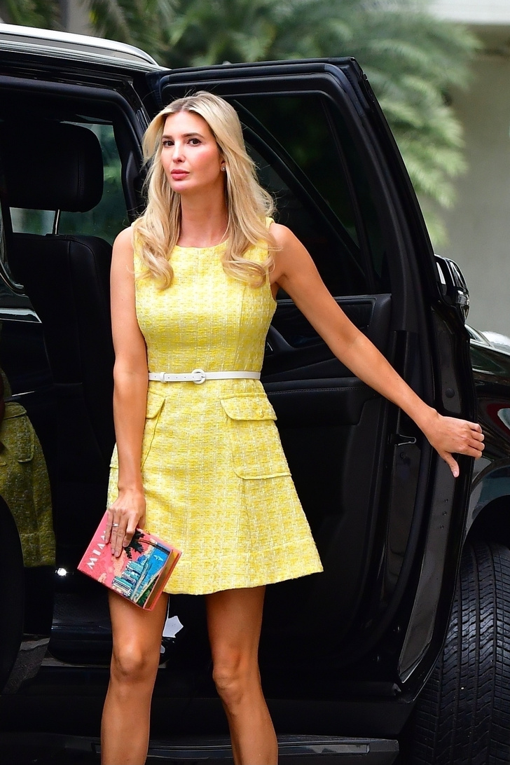 На свидании с мужем: Иванка Трамп в желтом платье из твида и с модным клатчем в виде тайного дневника