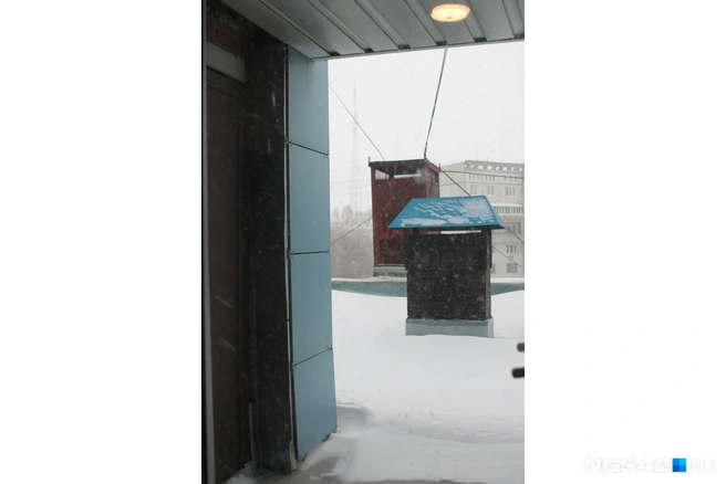 На крышу можно выйти прямо из подъезда | Источник: Елена Гуськова / NGS42.RU