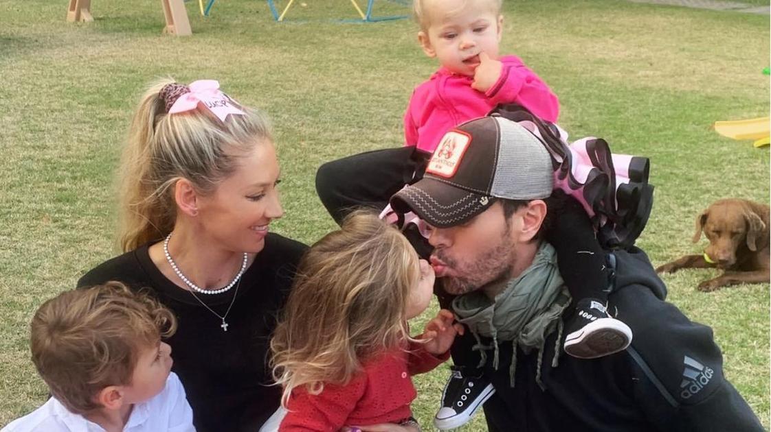 Энрике Иглесиас поделился трогательным фото Анны Курниковой с детьми