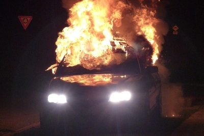 В Томаринском районе сгорел автомобиль Toyota Corolla