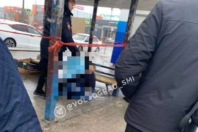 На остановке в Волгограде обнаружено тело мужчины