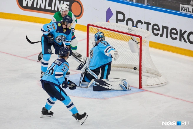 «Не хватало остроты и нацеленности в зоне атаки на ворота», — прокомментировал поражение команды Буцаев | Источник: Александр Ощепков / NGS.RU